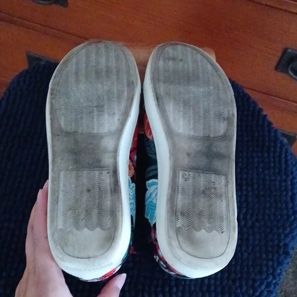 Hippie Black Floral Embroidered women's shoes - Picture 6 of 8